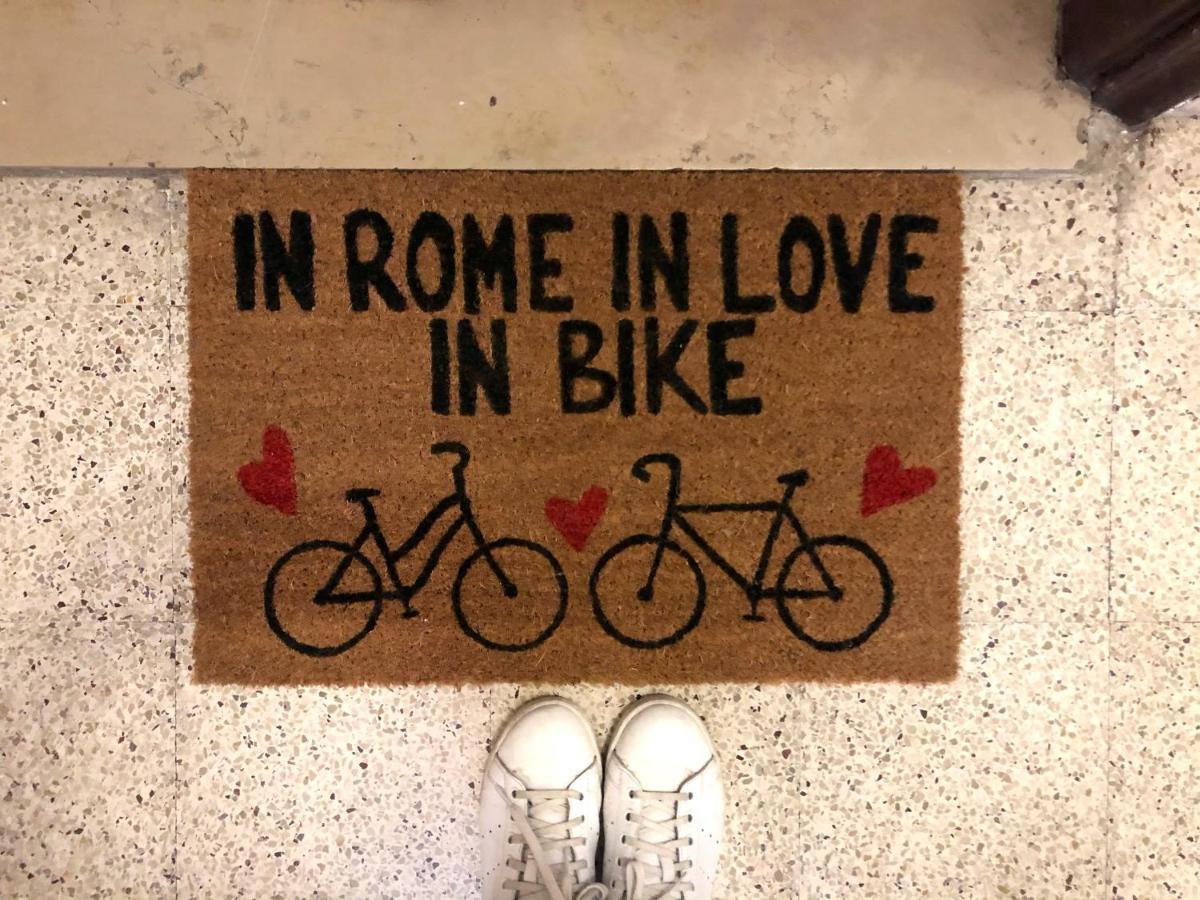 In Rome In Love In Bike Exterior photo